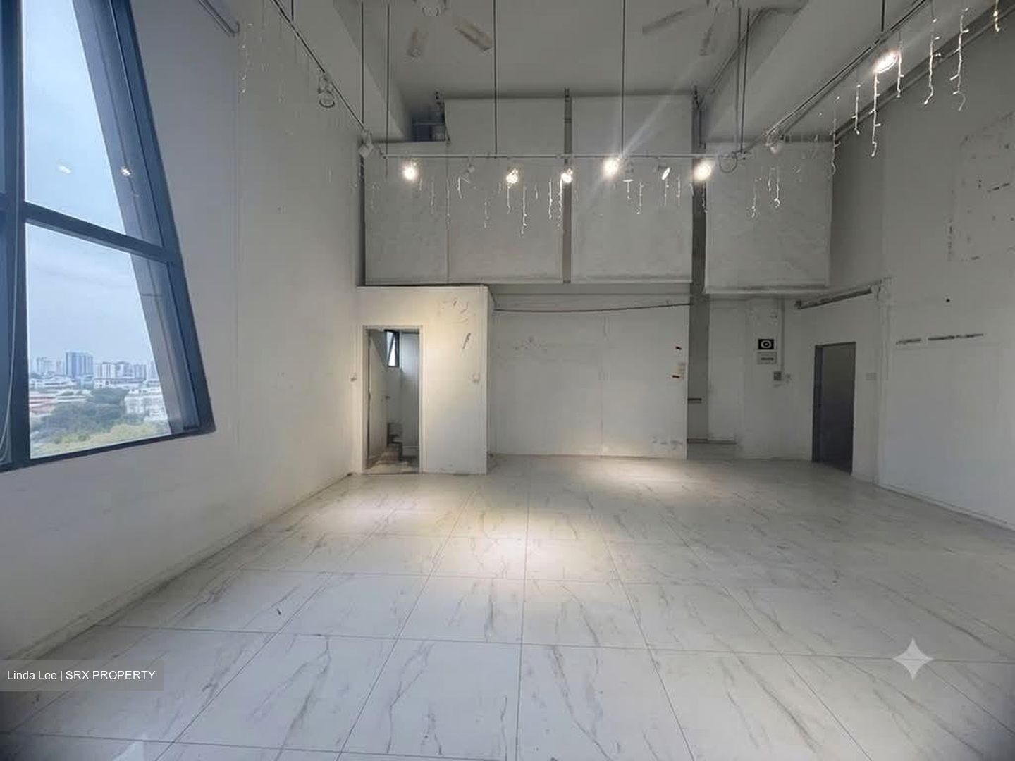 Ct Hub 2 (D12), Office #586605551